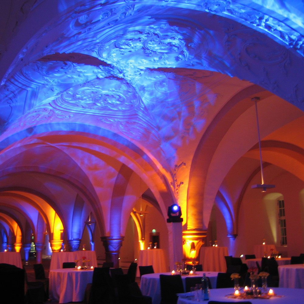 Abendveranstaltung mit Ambiente Beleuchtung im Kloster Eberbach